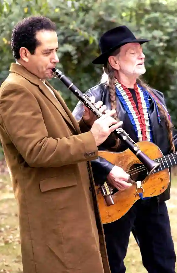 Tony Shalhoub and Willie Nelson in 'Monk'