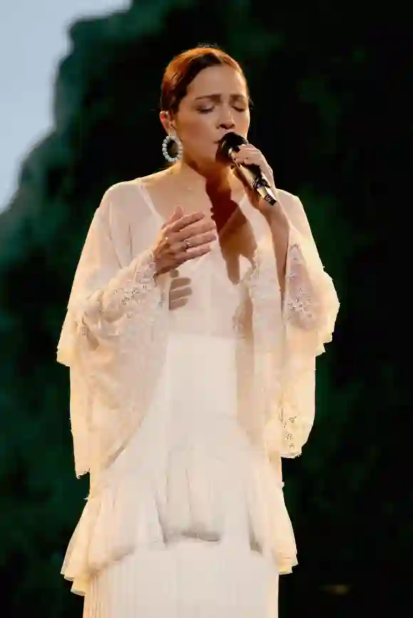 Natalia Lafourcade interpretando 'La Llorona' en los Premios Grammy de 2019