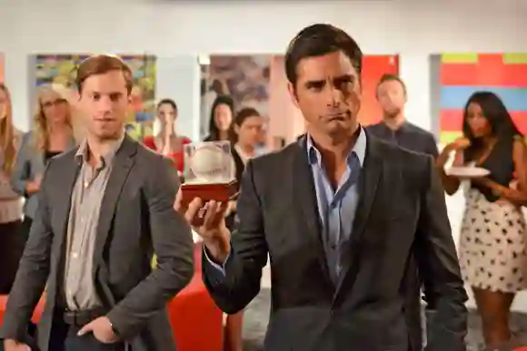 John Stamos y Jonathan Keltz en 'Necessary Roughness'