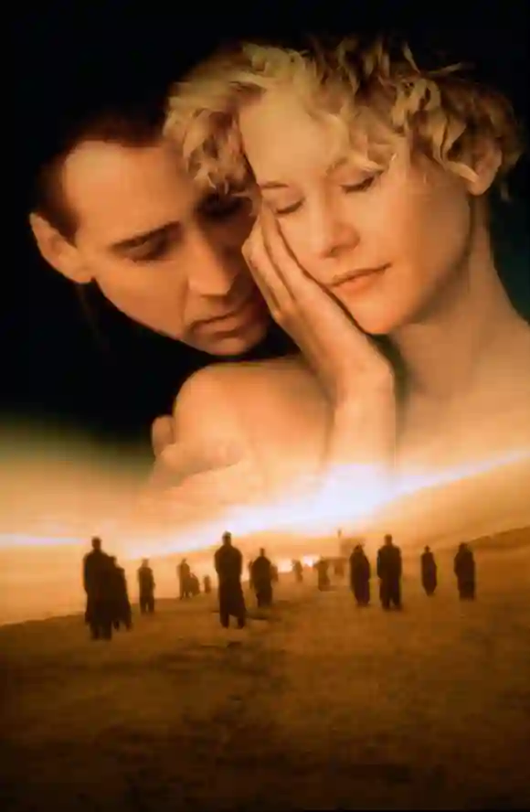 Nicolas Cage y Meg Ryan en una imagen promocional de la película 'Ciudad de ángeles' (City of Angels)