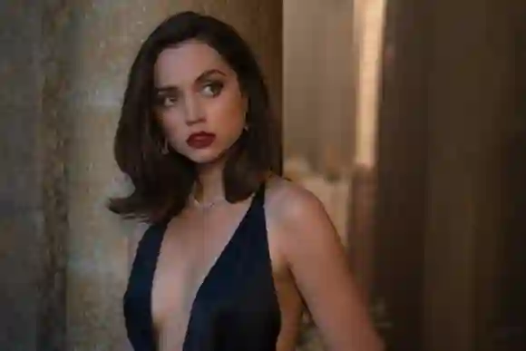 Ana de Armas as "Paloma" in 'No Time To Die' (2020).