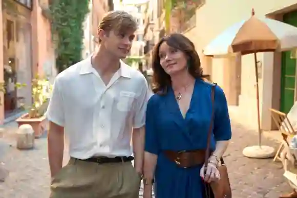 Leo Woodall and Essie Davis in 'One Day'