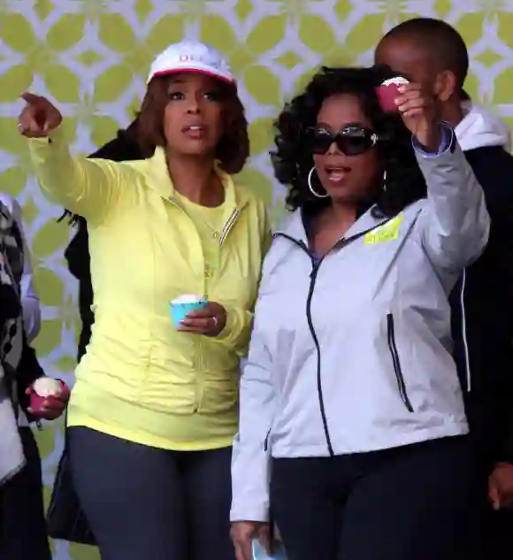 May 09 2010 New York New York U S GAYLE KING and OPRAH WINFREY at Times Square Celebration f