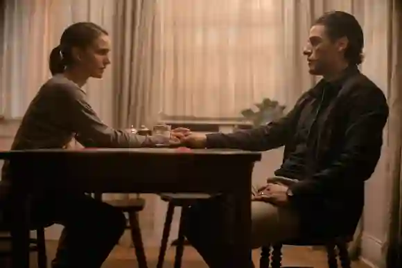 Natalie Portman and Oscar Isaac in 'Annihilation'