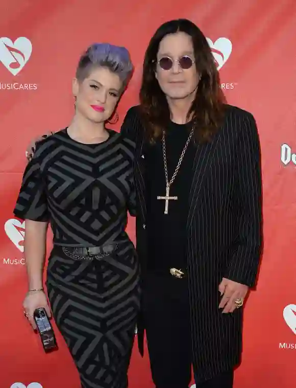 Kelly Osbourne y Ozzy Osbourne asisten al décimo concierto anual de beneficio del Fondo MusiCares MAP en el Club Nokia el 12 de mayo de 2014
