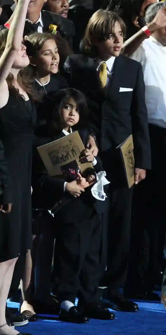 Paris Jackson, Blanket Jackson and Prince Michael Jackson I Staples Center