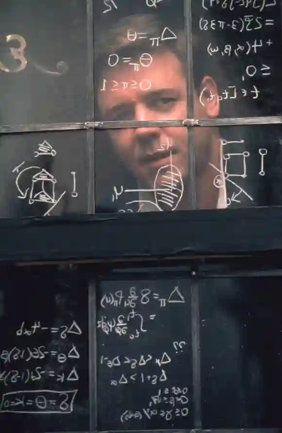Russell Crowe en una escena de la película 'Una mente brillante'