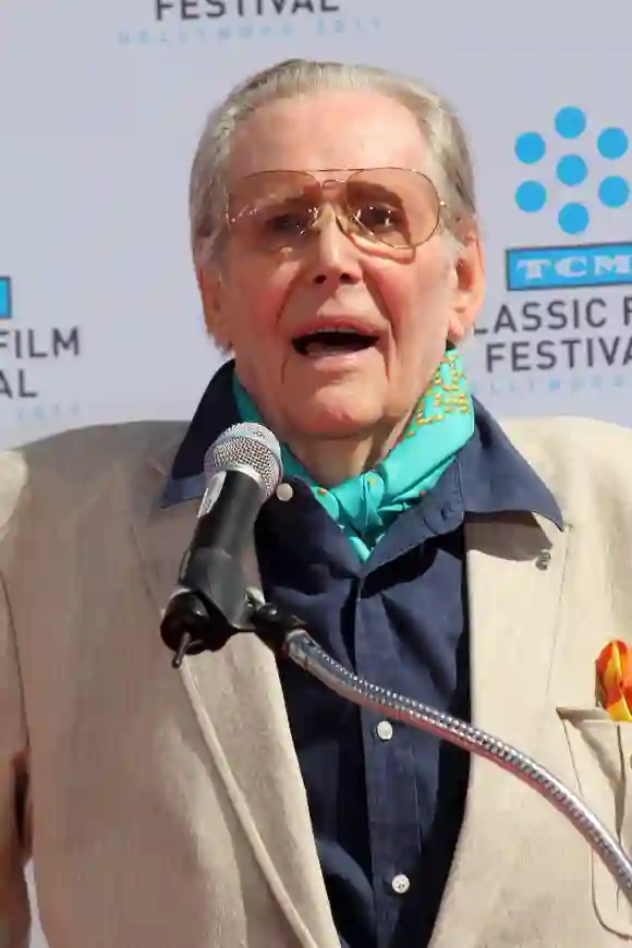 Peter O Toole, Peter OToole à la cérémonie d'impression des mains et des pieds de Peter OTooles, Chinese Theater, Hollywood, CA. 04-30-11