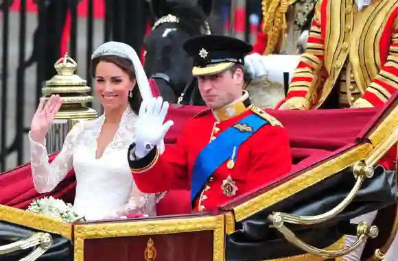 Le prince William et la princesse Catherine après leur mariage le 29 avril 2011.
