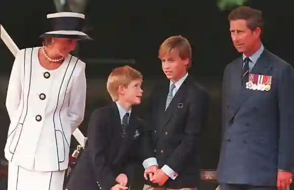 La Princesa Diana con el Príncipe Carlos y sus hijos William y Harry en 1995