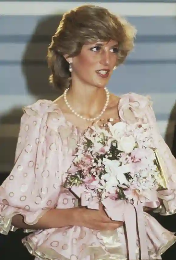 Princesa Diana con vestido rosa