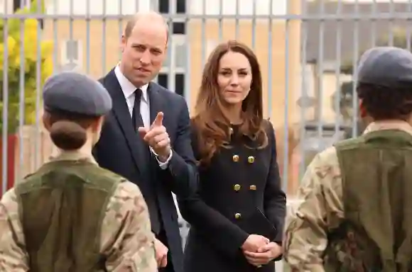 El príncipe Guillermo y la duquesa Kate durante la visita de los cadetes de la Royal Air Force a Londres el 21 de abril de 2021.