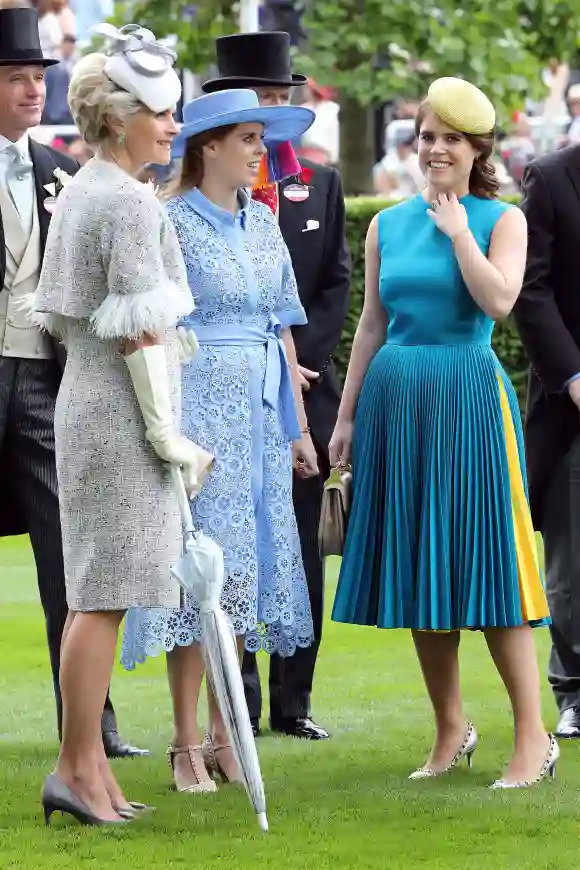 Les princesses Beatrice et Eugénie brillent dans la couleur bleue au Royal Ascot 2019