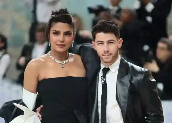 Priyanka Chopra y Nick Jonas hacen una pareja increíblemente bella