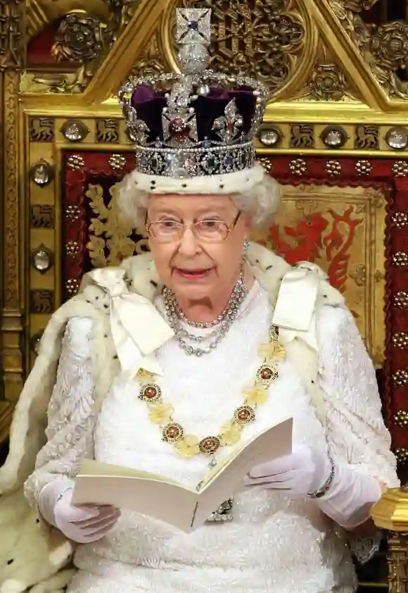 La Reine Elizabeth II lit son discours à la Chambre des Lords, à Westminster, à Londres, le 6 novembre 2007, lors de l'ouverture du Parlement.