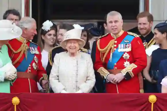 La reina Isabel no pagará los honorarios legales de Andrew