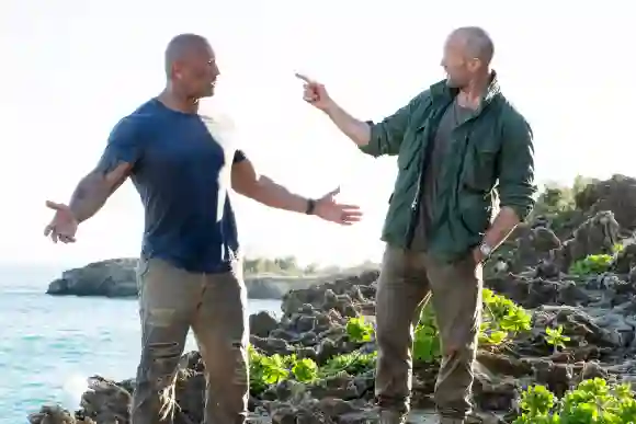 Dwayne Johnson y Jason Statham en una escena de 'Rápidos y furiosos: Hobbs y Shaw'