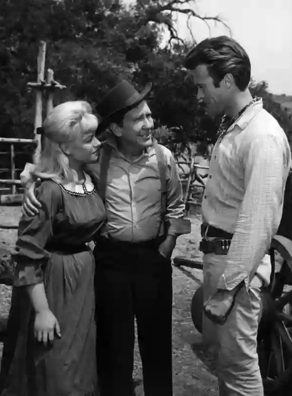 Patty McCormack, Burgess Meredith and Clint Eastwood in 'Rawhide'