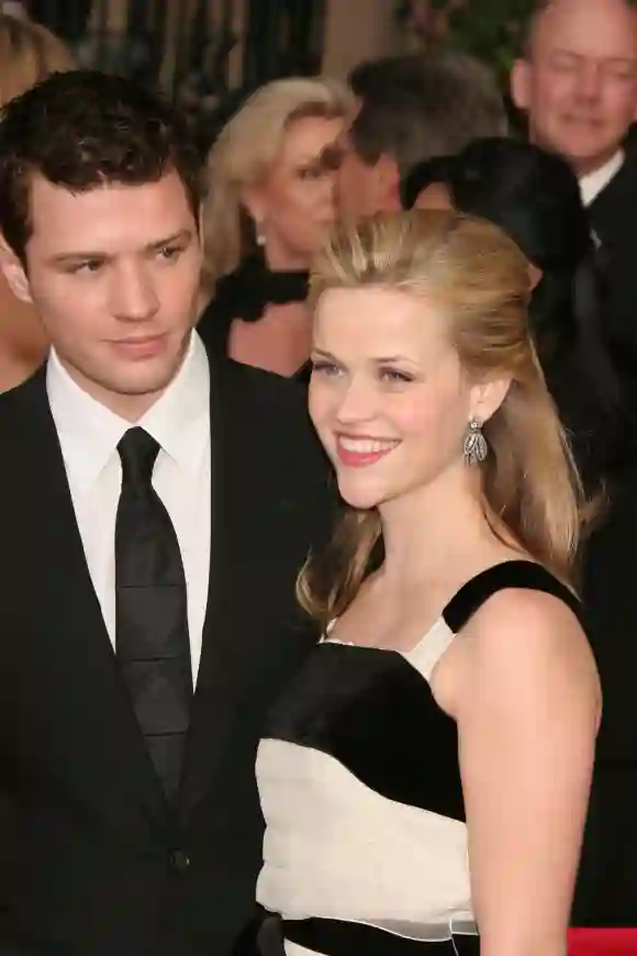 Reese Witherspoon y Ryan Phillippe asisten a los Premios SAG 2006, el 1 de noviembre de 2006.