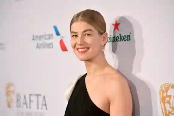 Rosamund Pike parle des dangers des photoshopées