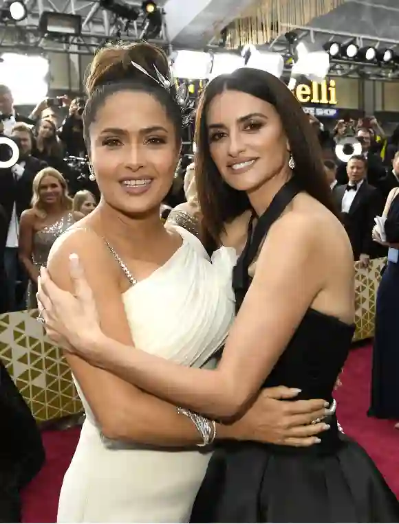 Salma Hayek and Penelope Cruz friends