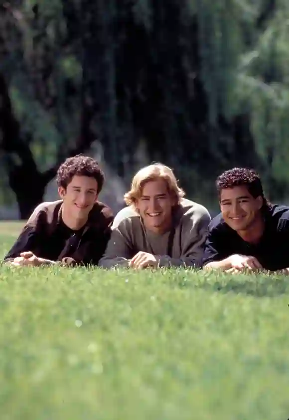 Dustin Diamond, Mark Paul Gosselaar, and Mario Lopez in 'Saved By The Bell'.