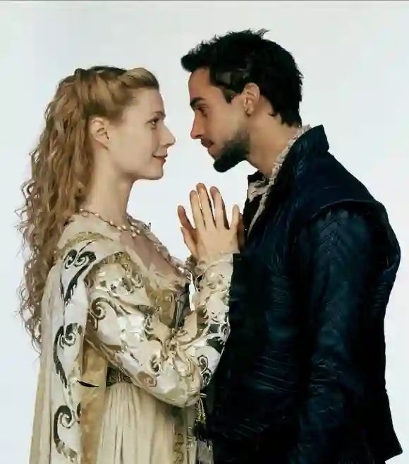 Gwyneth Paltrow y Joseph Fiennes en 'Shakespeare enamorado'.
