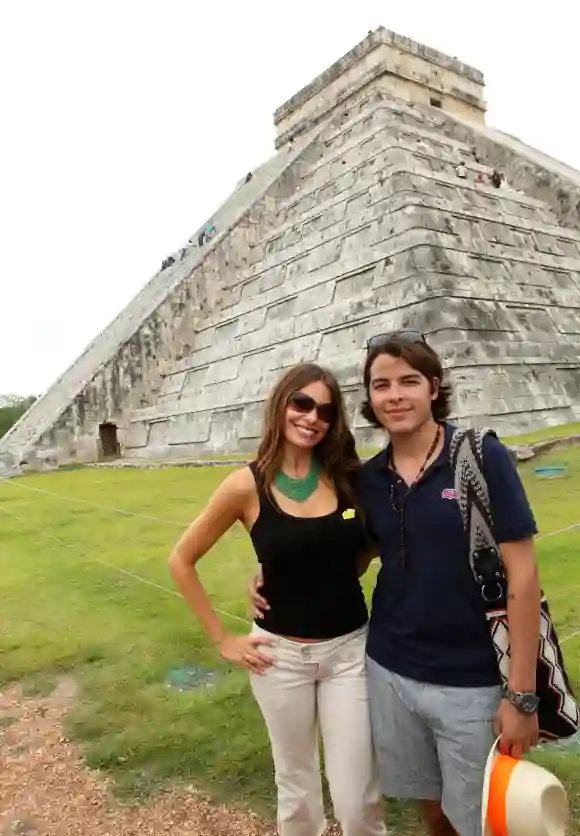 Sofía Vergara y su hijo Manolo González