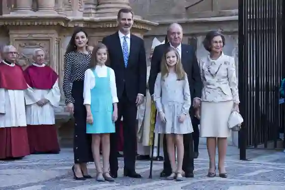 Queen Letizia, Princess Sofia, King Felipe VI, Princess Leonor and the former King Juan Carlos I and the former Queen Sofia