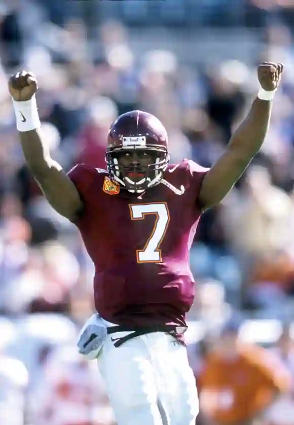 US PRESSWIRE Deportes-Historia 1 de enero de 2001; Jacksonville, FL, EEUU: FOTO DE ARCHIVO; El quarterback de los Hokies de Virginia Tech Michael