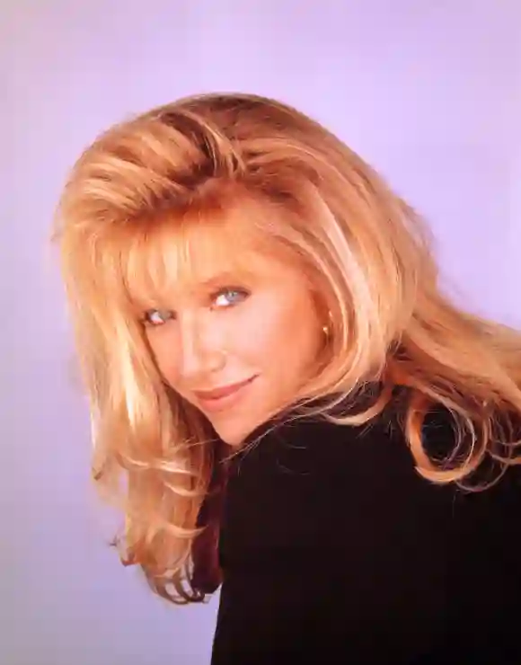 Suzanne Somers played "Carol Foster" in 'Step By Step'.