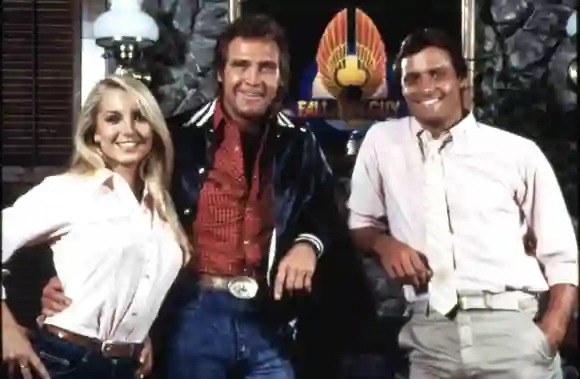 Heather Thomas, Lee Majors and Douglas Barr in 'The Fall Guy'