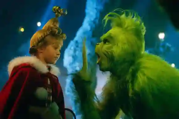 Taylor Momsen as "Cindy Lou Who" and Jim Carrey as the "Grinch".