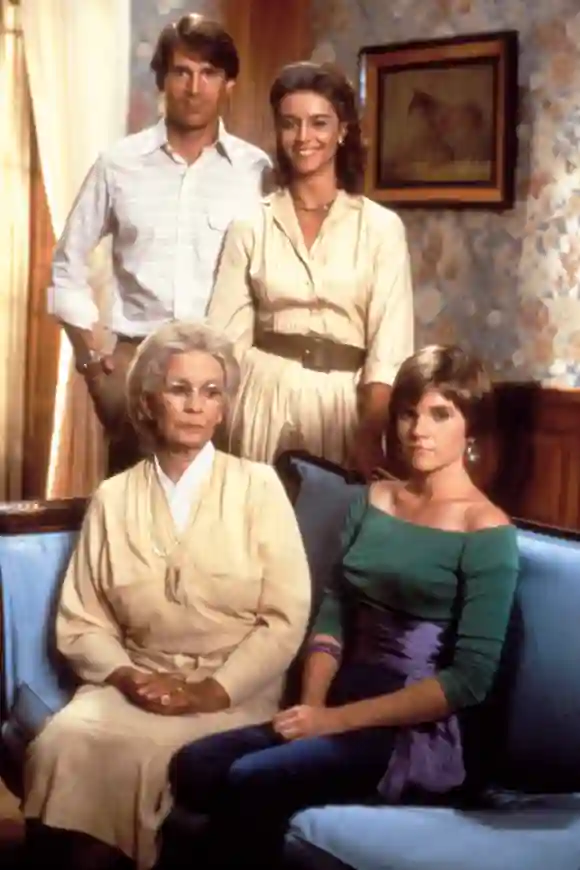 Philip Anglim, Rachel Ward, Jean Simmons, Mare Winningham in 'The Thorn Birds'