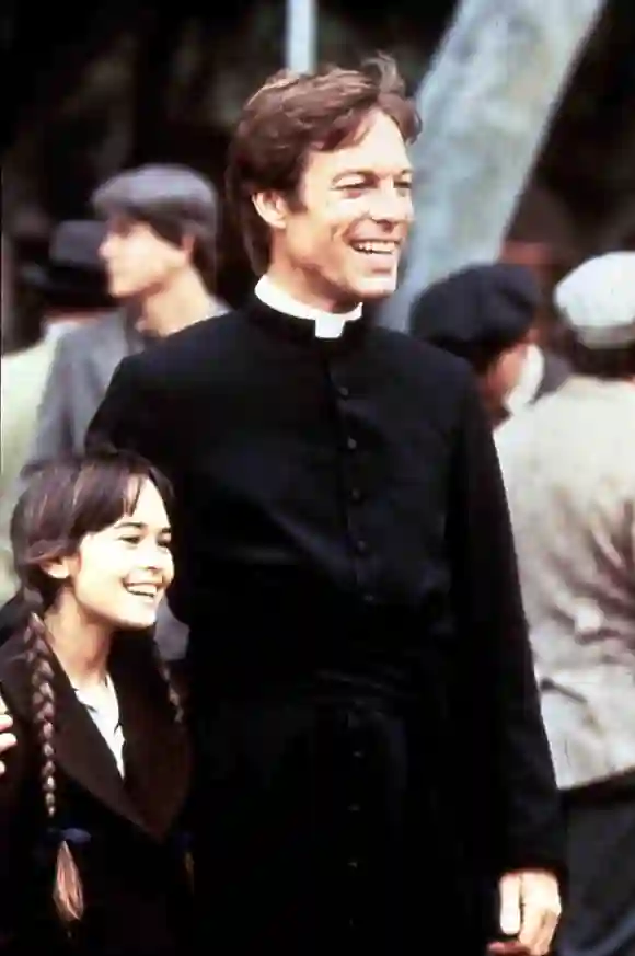 Sydney Penny and Richard Chamberlain in 'The Thorn Birds'.