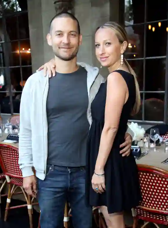 Tobey Maguire y la diseñadora de joyas Jennifer Meyer el 18 de junio de 2014