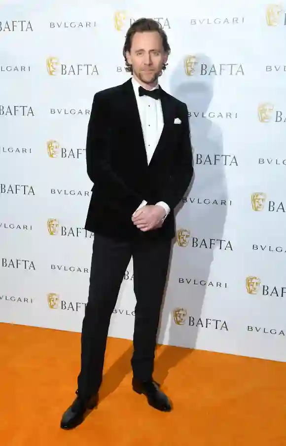 Tom Hiddleston en la cena de gala de los British Academy Film Awards 2022 el 11 de marzo de 2022.