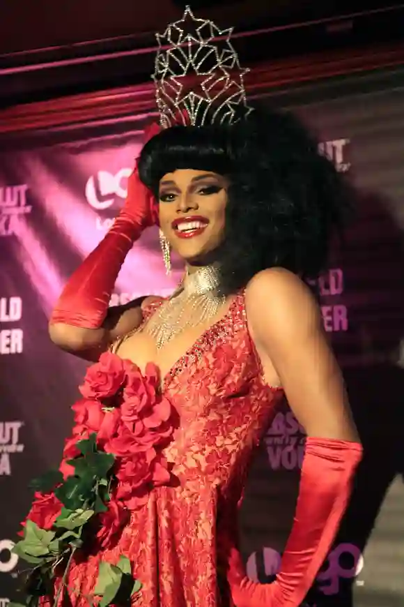 Tyra Sanchez, gagnante de la saison 2 de RuPaul's Drag Race lors de la finale en 2010.