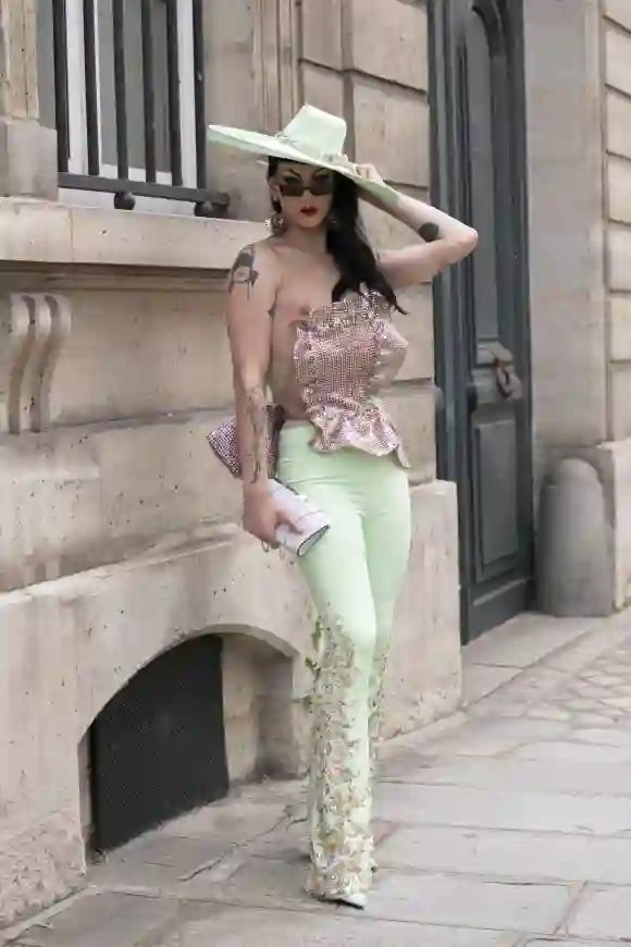 Violet Chachki lors de la semaine de la mode à Paris en 2019.