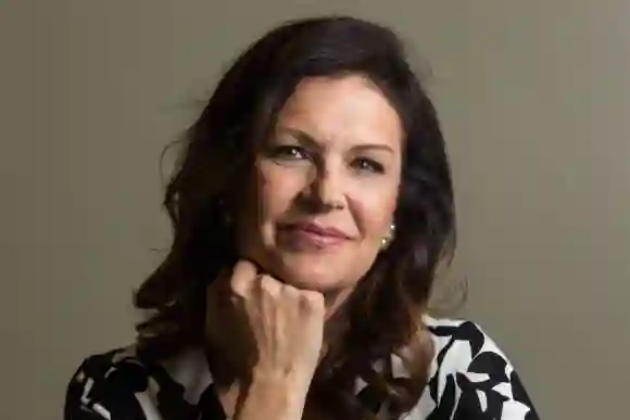 Wendy Crewson poses for a picture before receiving an honorary degree from Queen's University, June 8, 2016.