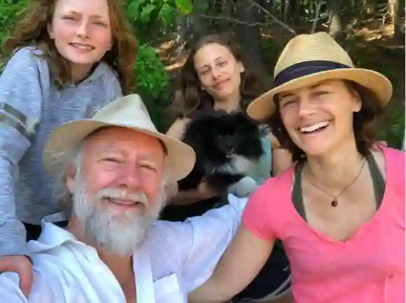 Xander Berkeley with his wife Sarah Clarke and daughters in 2020