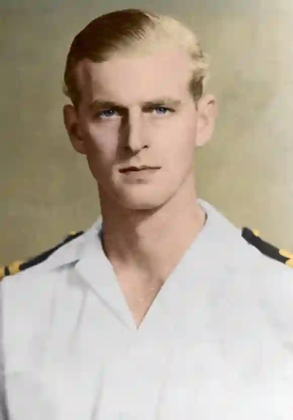 El duque de Edimburgo como comandante de la fragata HMS Magpie en 1951 Fotografía coloreada, Malta