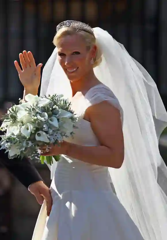 Zara Phillips departs afterher Royal wedding to Mike Tindall at Canongate Kirk on July 30, 2011 in Edinburgh, Scotland.