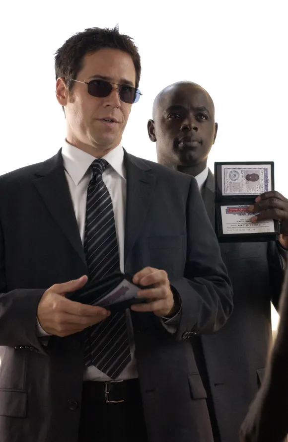 Alimi Ballard était le commandant en second de David Sinclair dans la série. Ballard est resté dans la série, apparaissant en tant que Reginald Lennox III dans "The Catch" et Marcel Dumas dans "Queen of the South".