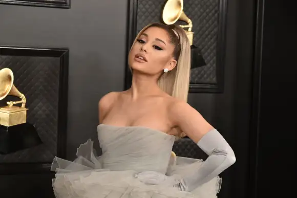 10 Facts About Ariana Grande