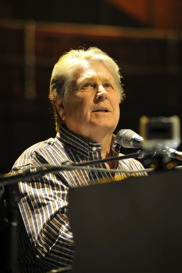 BREAKING NEWS : Les Beach Boys se produisent au Royal Albert Hall à Londres, alors qu'on annonce qu'ils vont se séparer à nouveau 84739,