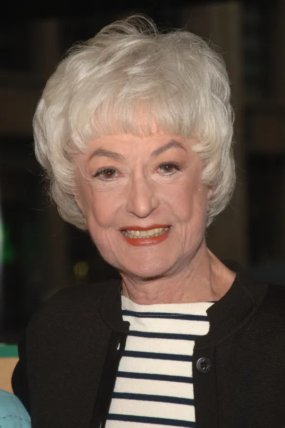 Bea Arthur signs copies of 'The Golden Girls' Season 3 at Barnes & Noble 2005