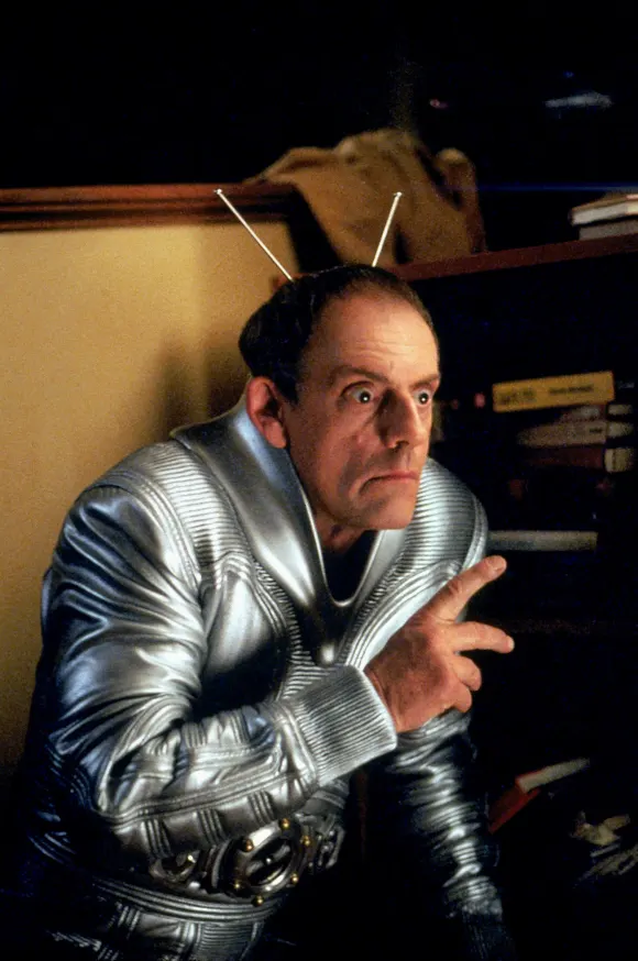 Christopher Lloyd Personajes: Tío Martin Película: Mi marciano favorito; My Favourite Martian (EE.UU. 1999) Director: Donald P