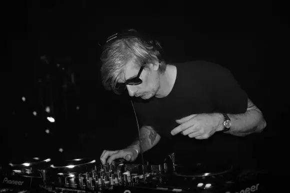 DJ Kavinsky was found dead.