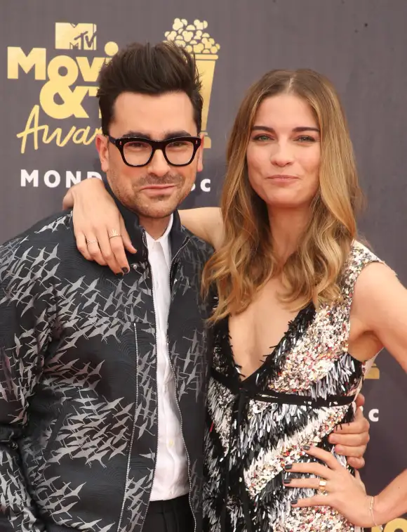 SANTA MONICA CA JUNE 16 Annie Murphy Dan Levy at the 2018 MTV Movie And TV Awards at The Barke